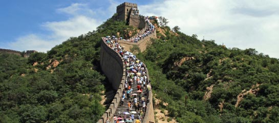 Wendy Wu Tours takes clients to the Great Wall. // © 2012 istockphotos.com F