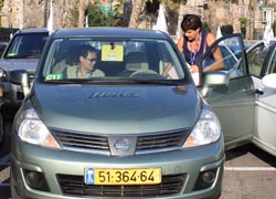 The team gets ready for the race in Tiberias. //© Deanna Ting 2009