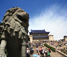 The mausoleum of Sun Yat-sen in Nanjing, China // © 2011 Maggie Lijing