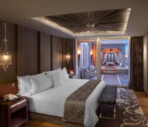 Check Into ITC Mughal. // © 2012 ITC Hotels