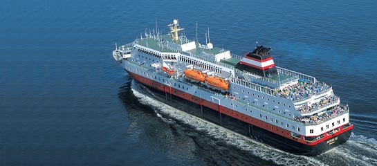 The Nordlys sails the Norwegian coast. // © 2010 Hurtigruten f