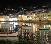 The number of visitors to Mykonos skyrockets in the summer months. // © 2012 thinkstock