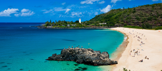 The calm summer waters of Waimea Bay // © 2013 HTA/Tor Johnson F