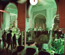 Bogart’s restaurant in the Krystal Hotel is a great spot for drinks. // © 2012 Paul Ross