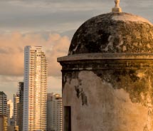 Cartagena blends the modern with the historic. // © 2013 Thinkstock
