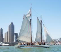 Scow Schooner Alma sails past the San Francisco skyline // (c) National Park Service