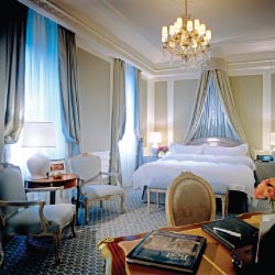 Starwood Hotels & Resorts has launched a new core module on upselling for the ProLearning multimedia library of trainings. // © 2013  Starwood Hotels & Resorts Worldwide, Inc.